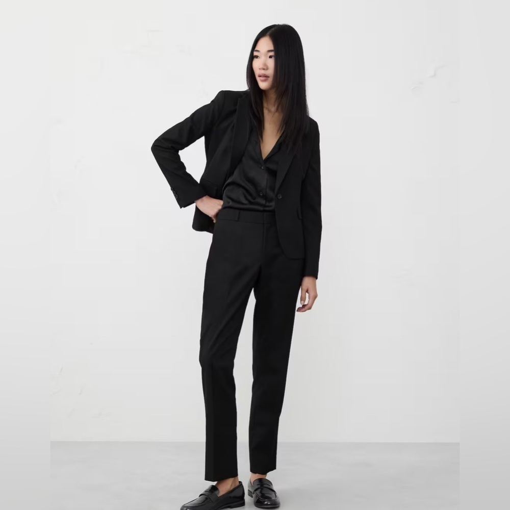 NWT! Banana Republic Black Ryan Curvy Straight Fit Black Dress Pants 794216 🪕
